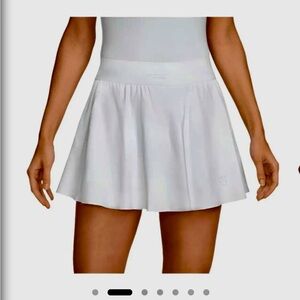 Nike Women's White Pleated Ace Advantage tennis Skirt. NWT. Size small